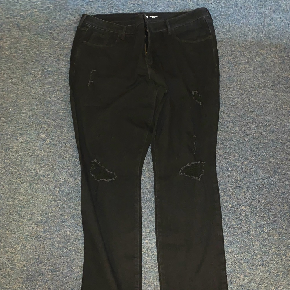 NWOT!! Plus size Old Navy black distressed jeans